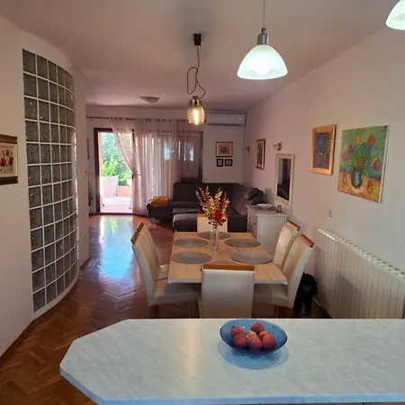 Apartment Paulina *